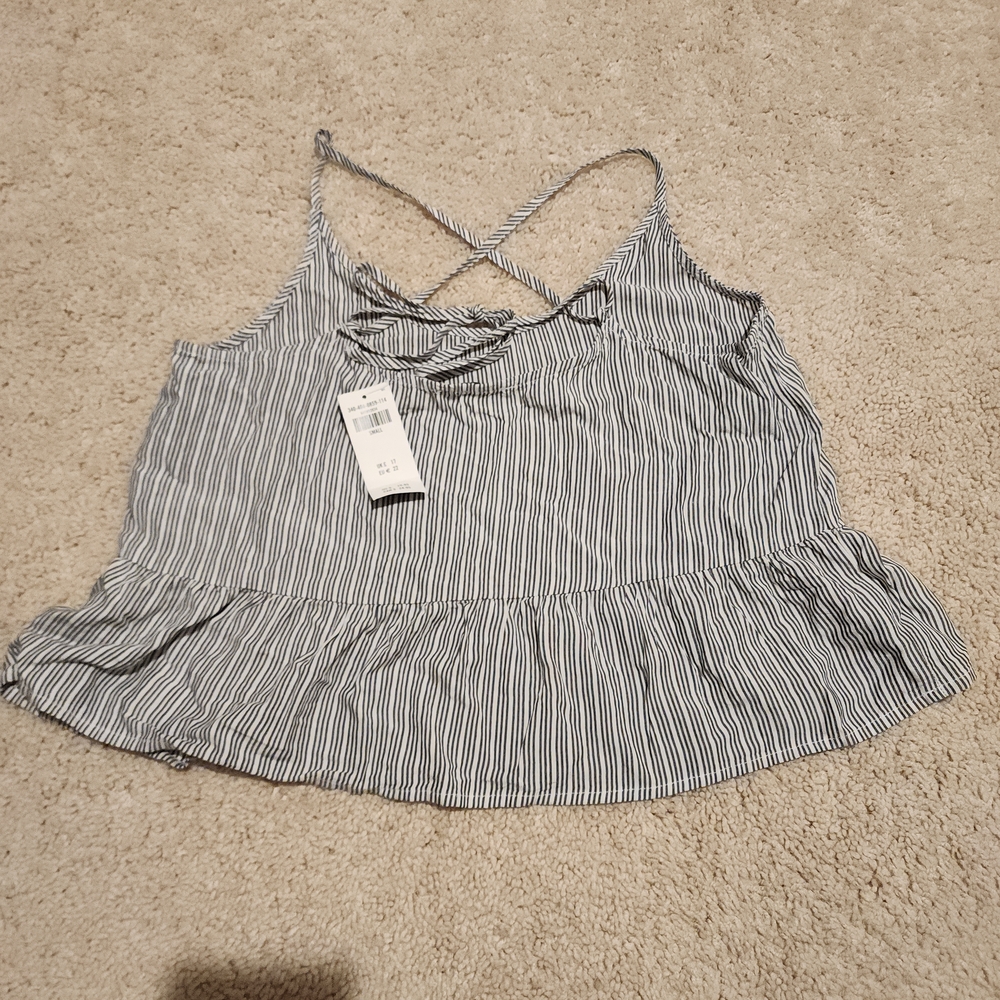 Hollister | Striped Ruffle Tie-Back Crop Tank - Picture 3 of 6